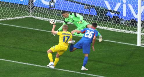 الهداف التاريخي ومعادلة موسيالا.. سكرانز يتقدم لمنتخب سلوفاكيا أمام أوكرانيا (فيديو)